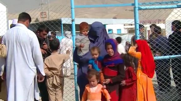 پاکستان: د شپې تر ۱۱ بجو به د تورخم دروازه پرانیستې وي