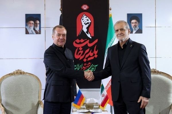 دیمیتري مېدوېدوف: له ایران سره د ستراتیژیکې ملګرتیا د تړون پلي کولو ته ژمن یو