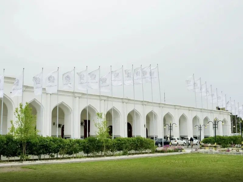 منابع: روحانیون قندهار از رهبر طالبان خواستند هزینه مدارس جهادی را افزایش دهد