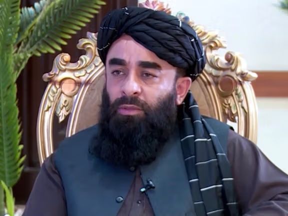 ذبیح الله مجاهد: طالبان د پښتو او فارسي ترمنځ هېڅ توپیر نه کوي