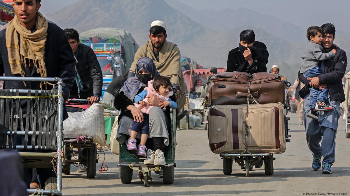 په دوو اوونیو کې؛ له ایران او پاکستان نه تر ۴۹زره ډېر کډوال افغانستان ته ستانه شوي دي