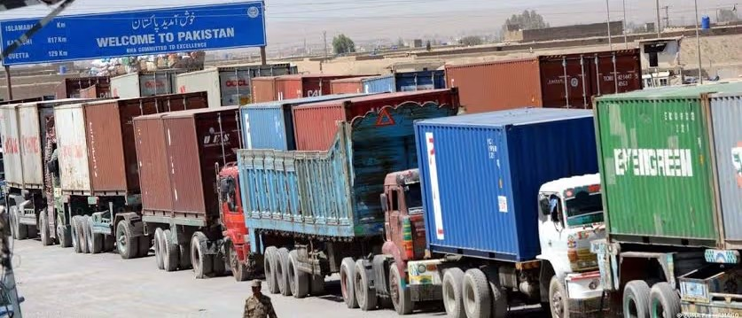 په کراچۍ بندر کې د افغان سوداګرو شاوخوا دوه زره کانتینر لا هم بند پاتې دي