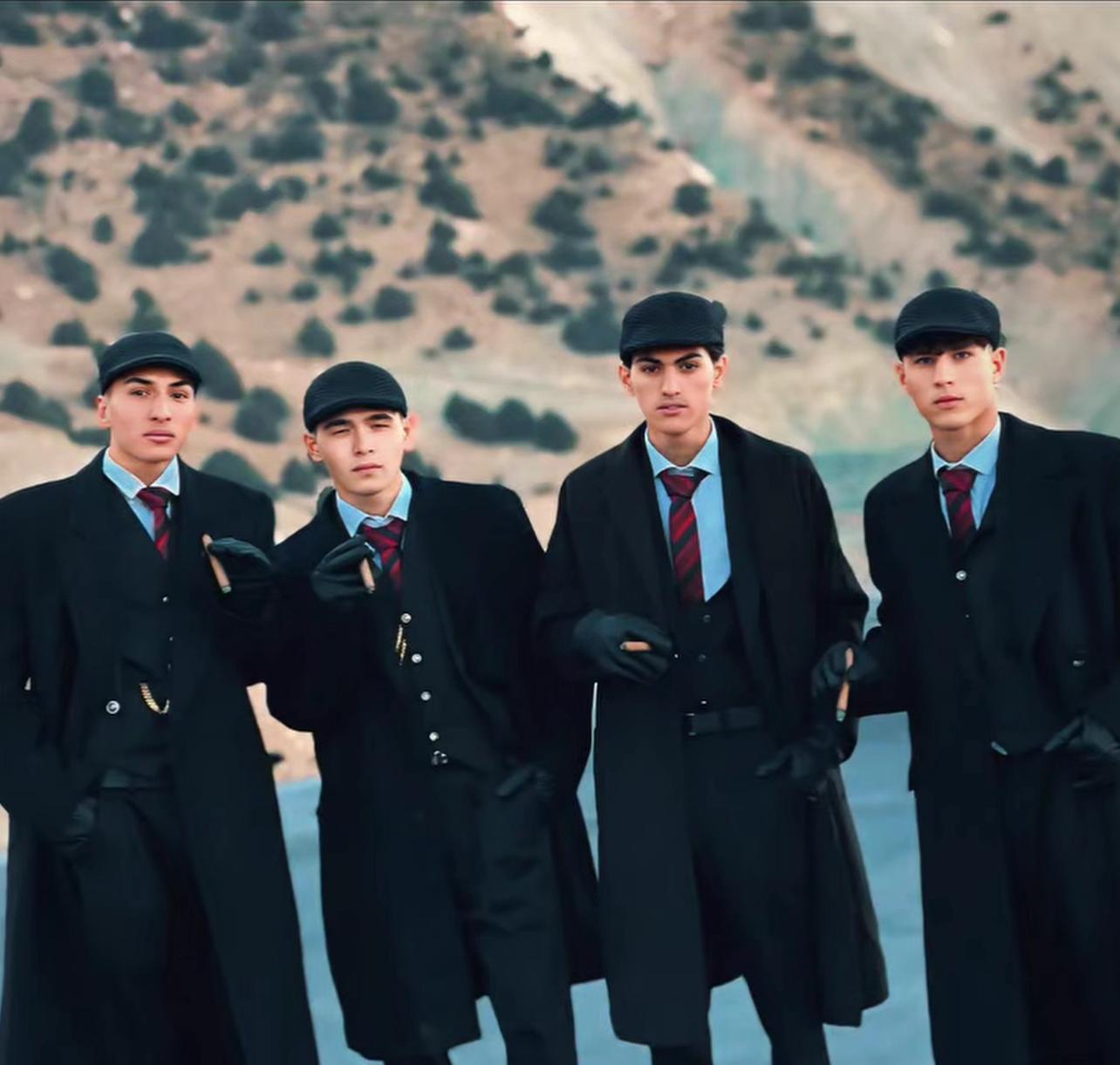 طالبان چهار جوان را به علت تقلید از پوشش بازیگر یک سریال معروف انگلیسی بازداشت کرد