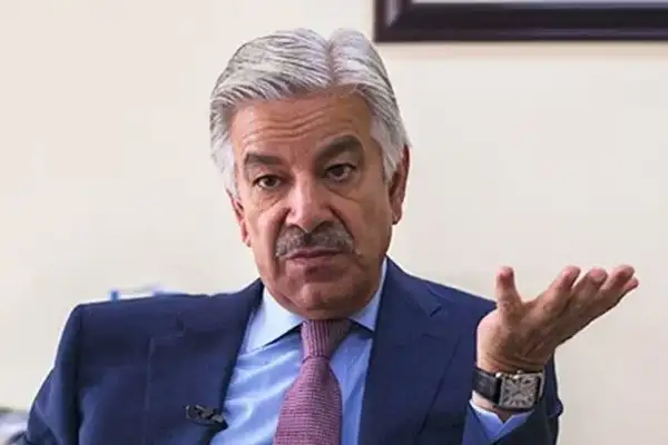 خواجه محمد اصف: په پاکستان کې د افغانانو مېشتهکوونکي د قوم مجرمان دي