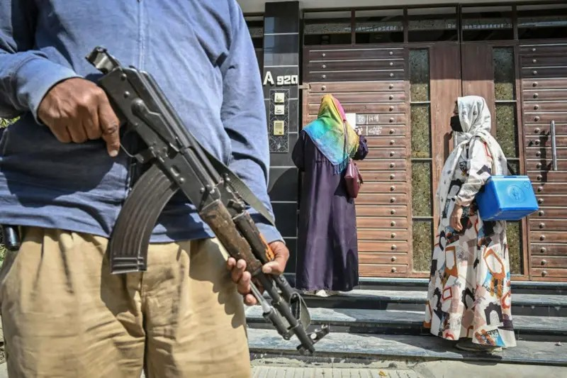 د بلوچستان په نوشکي ولسوالۍ کې د پولیو واکسین ټیم پر ساتونکو برید کې دوه پولیس وژل شوي