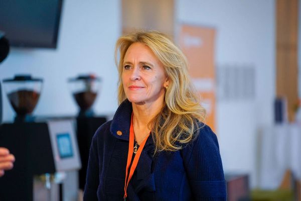 د ایسلېنډ مرستیال وزیره: افغان مېرمنې له ښکاره تبعیض او ځورونې سره مخ دي