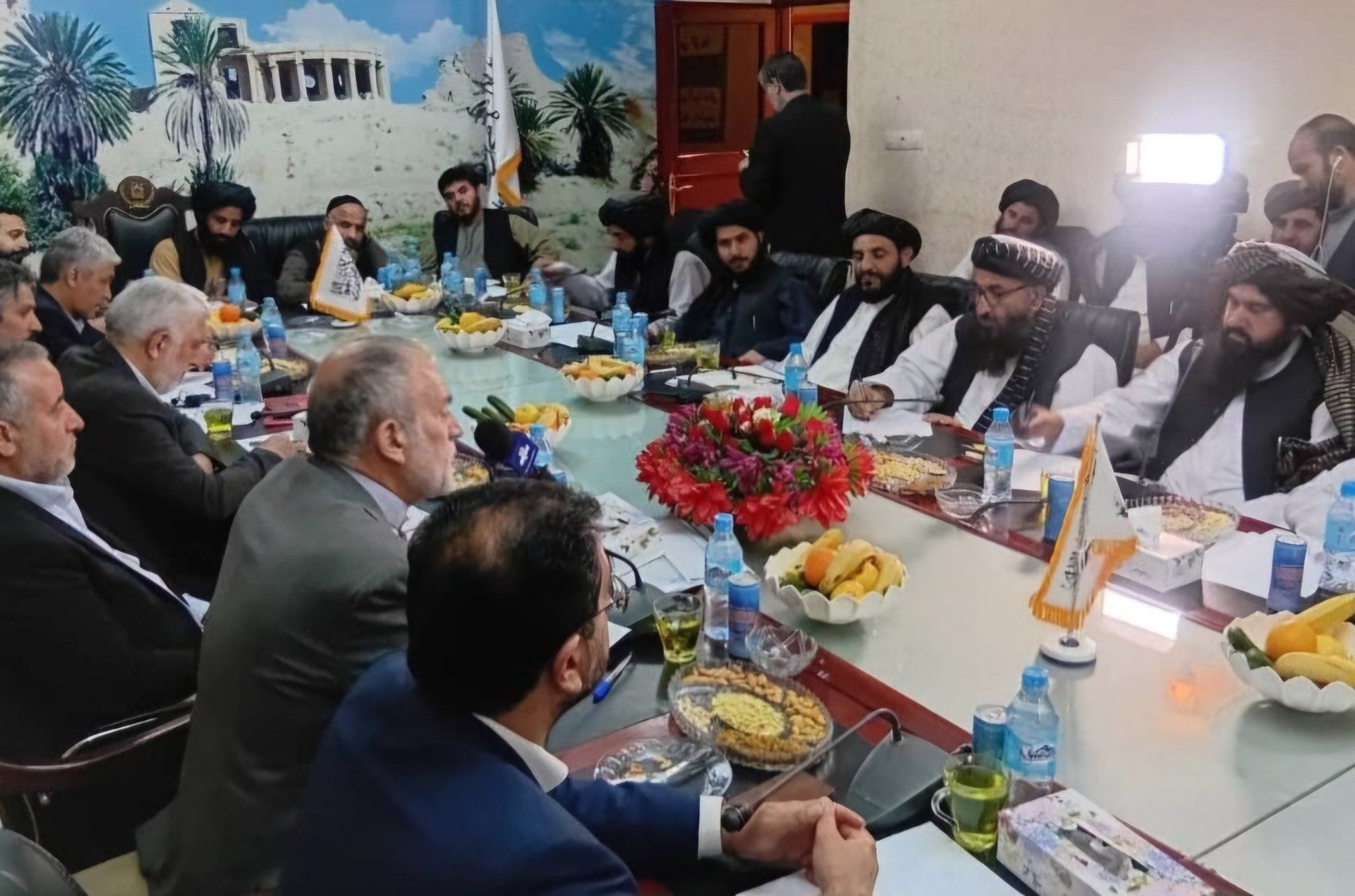 معاون وزیر خارجه ایران می‌گوید مبادلات اقتصادی با افغانستان افزایش می‌یابد 