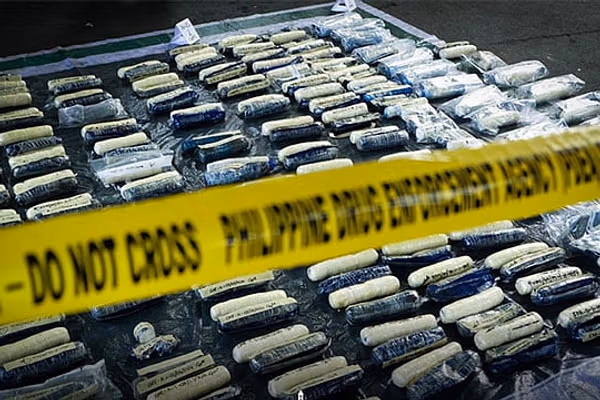 فلیپیني چارواکو له افغانستان نه قاچاق شوي ۴۱ کیلوګرامه نشه يي توکي نیولي