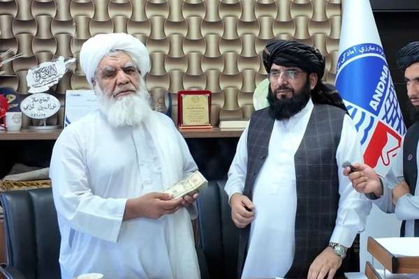 په قطر کې مېشتو افغان سوداګرو د کونړ له زلزلهځپلو سره شاوخوا ۲۶ زره ډالره مرسته وکړه