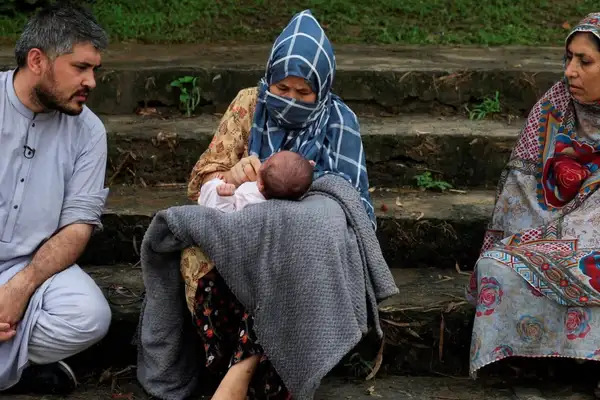 Afghan Migrants In Pakistan Say Visa Extensions Rejected Without Explanation