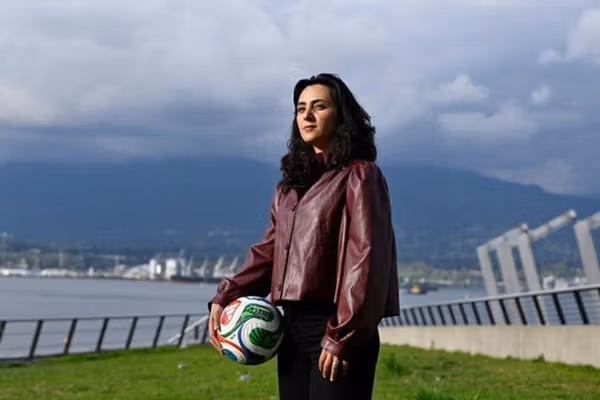 د فوټبال په ډګر کې نوې هیلې؛ د افغانستان د فوټبال ښځینه لوبغاړې نړۍوالو سیالیو ته ستنېږي