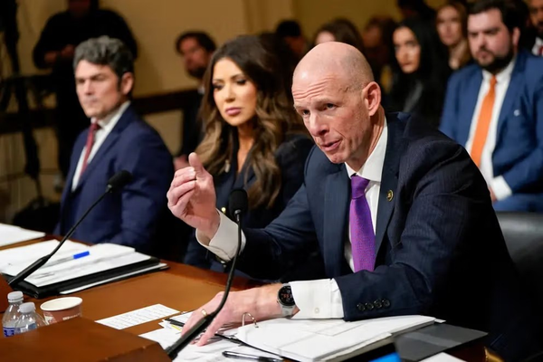 مسؤول أميركي رفيع:رصدنا ألفي أفغاني مشتبه بارتباطهم بتنظيمات إرهابية داخل الولايات المتحدة