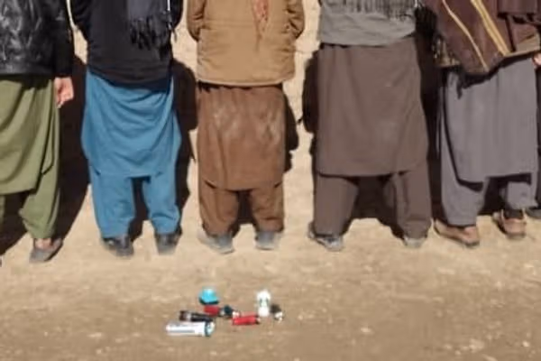 طالبان وایي په بادغیس کې یې د وحشي مرغانو د ښکار په تور اته کسان نیولي دي