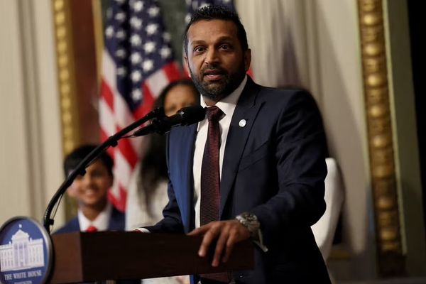 د اېفبيای مشر له اتلانټیک مجلې د ۲۶۰ مېلیون ډالرو تاوان غوښتنه کړې