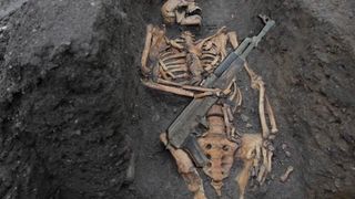 طنز سیاسی؛ فسیل ۵۵ میلیون ساله یک افغان در لوگر کشف شد