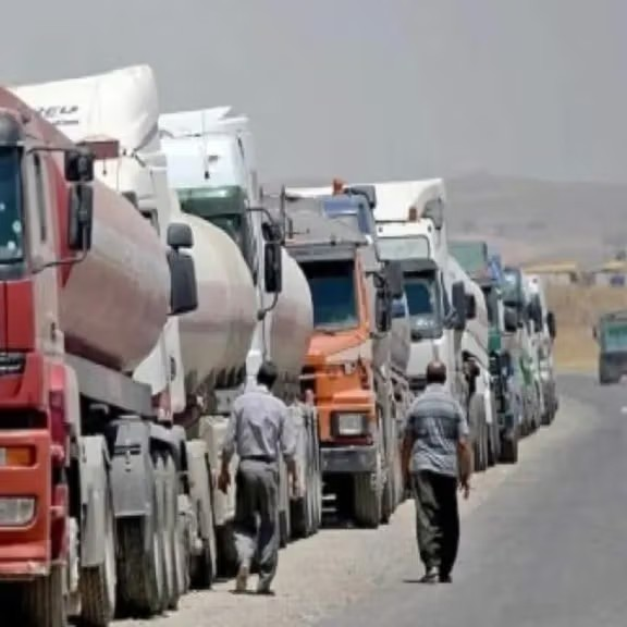 د ایران د پارلمان غړی: سلګونه ایراني موټر چلوونکي د اسلام‌کلا په بندر کې بند پاتې دي