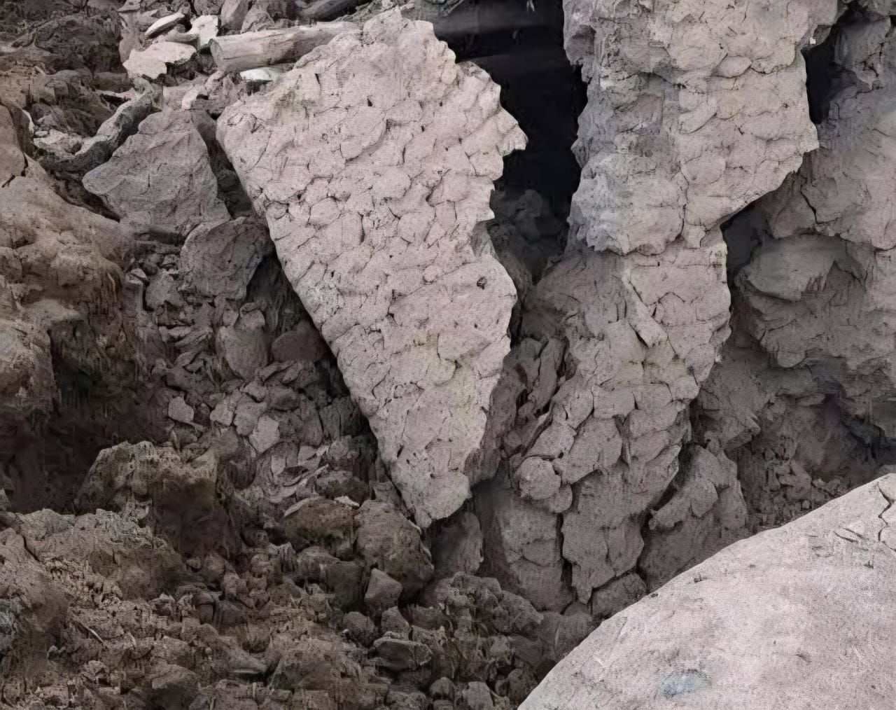 په غزني کې دیوه کور د چت نړېدو له امله دوه کسان مړه شوي