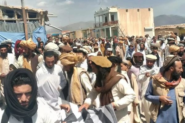 د پښتونخوا د انګور اډې اوسېدونکي: حکومت دې په پښتونخوا کې پوځي عملیات بند کړي