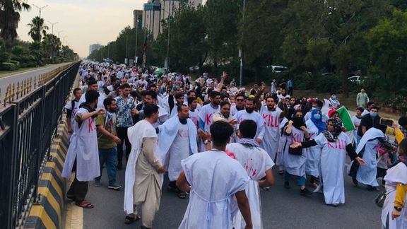 پاکستان هغو افغانانو ته شل ورځې وخت ورکړی چې لوېدیځو هېوادونو ته د لېږد په تمه دي