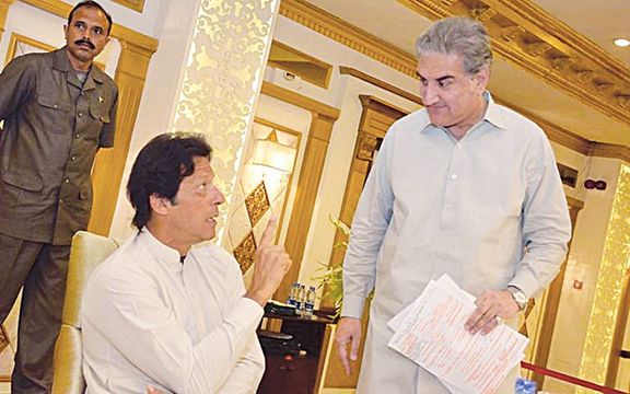 دادگاهی در اسلامآباد عمران خان و شاهمحمود قریشی را به افشای اسرار دولتی متهم کرد