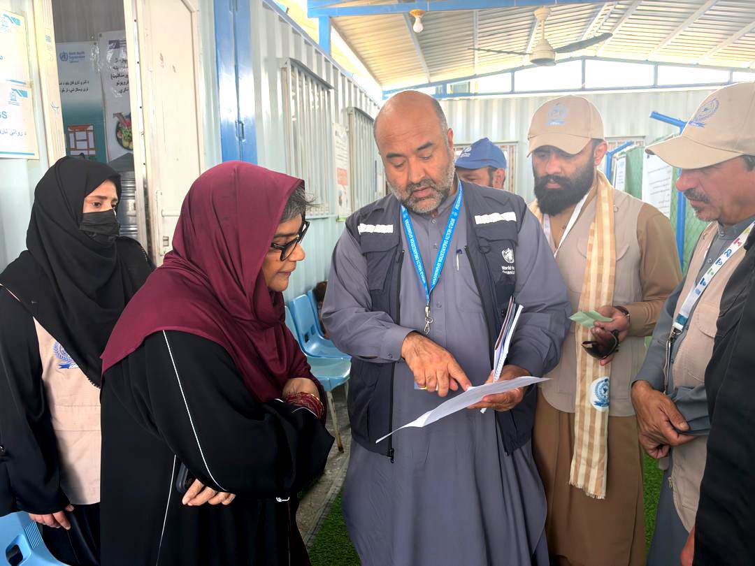رئیس یوناما در جریان سفر به تورخم خواستار تأمین خدمات صحی برای بازگشت‌کنندگان شد
