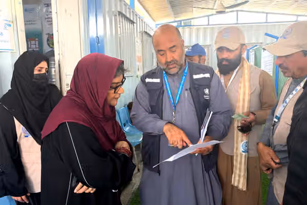 رئیس یوناما در جریان سفر به تورخم خواستار تأمین خدمات صحی برای بازگشتکنندگان شد