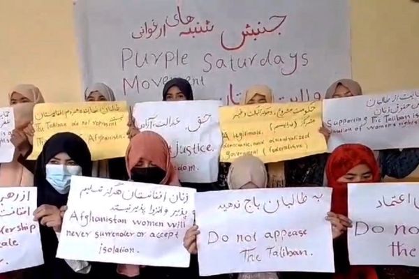 معترضې ښځې وايي، طالبانو ته مشروعیت ورکول د جبر عادي کولو په مانا دی