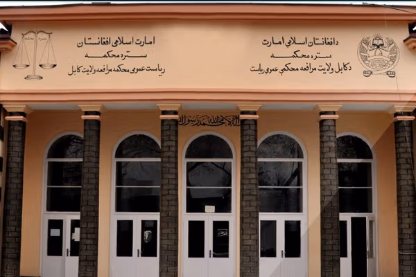 طالبانو د نشهیي توکو د خرڅلاو او قاچاق په تور لس کسان په دُرو وهلي