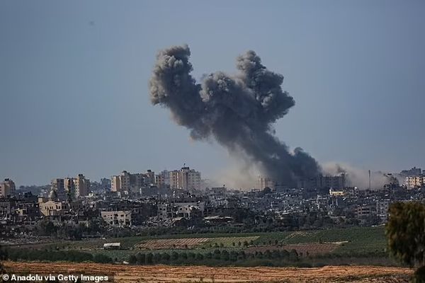 اسراییل په ۴۸ ساعتونو کې په غزه کې ۲۰۰ فلسطینیان وژلي او ۳ لکه یې بې ځایه کړي دي