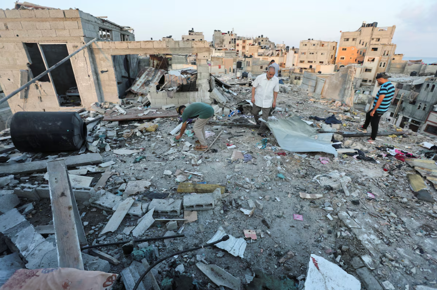 د غزې چارواکي وايي، چې د اسراييل په بمباريو کې په یو روغتون کې پنځه تنه وژل شوي 