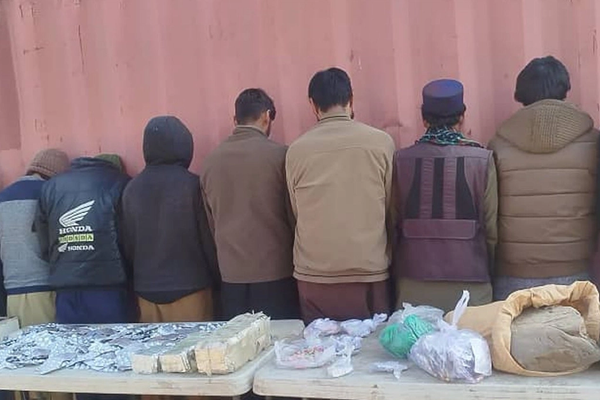 طالبانو په ننګرهار او غزني کې ۳۴ کسان د نشهیي توکو د قاچاق او پلور په تړاو نیولي دي