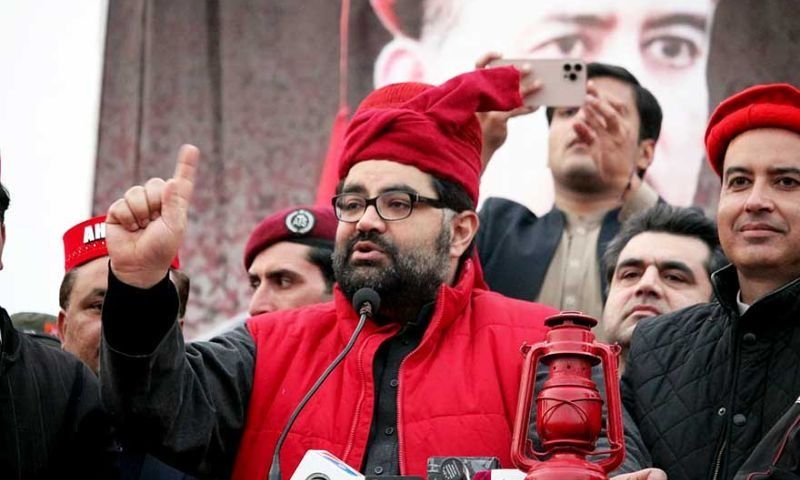 سیاستمدار پاکستانی: طالبان به جای تفنگ، مثل غنی و کرزی به رای مردم مراجعه کند
