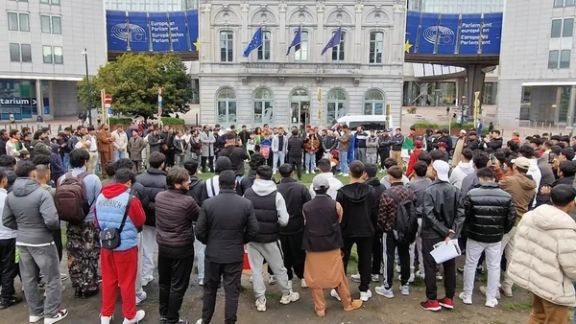 معترضان در کالیفرنیا و بروکسل در واکنش به کشته شدن افغانها در مرز ایران تجمع کردند