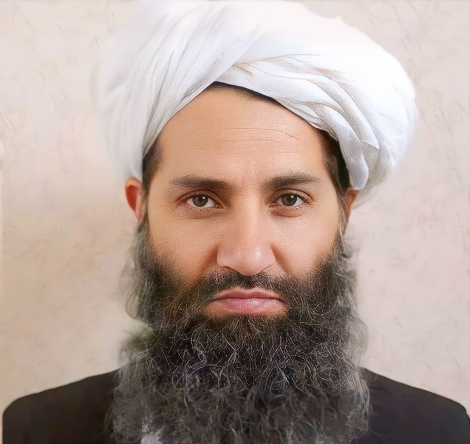 ملا هبت الله د پاکستان برید ته د ځواب ویلو پر ځای تخته پل ولسوالۍ له دينې مدرسو لیدنه کړې