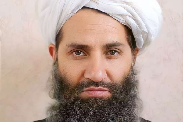 ملا هبت الله د پاکستان برید ته د ځواب ویلو پر ځای تخته پل ولسوالۍ له دينې مدرسو لیدنه کړې