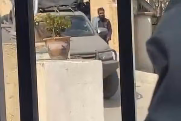 طالبانو په کابل کې د خاتمالنبیین علمي مرکز محاصره کړی دی