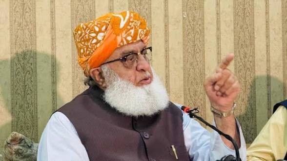 مولانا فضل الرحمان: د طالبانو او پاکستان ترمنځ شخړې باید د خبرو له لارې حل شي