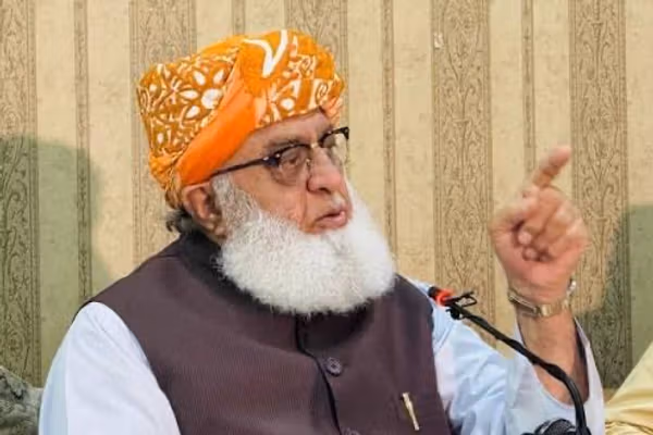 مولانا فضل الرحمان: د طالبانو او پاکستان ترمنځ شخړې باید د خبرو له لارې حل شي