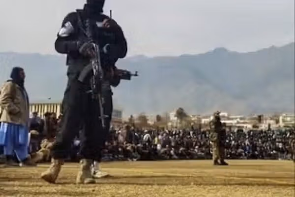 دادگاه طالبان ۱۹ نفر را در سه ولایت در ملاء عام شلاق زد