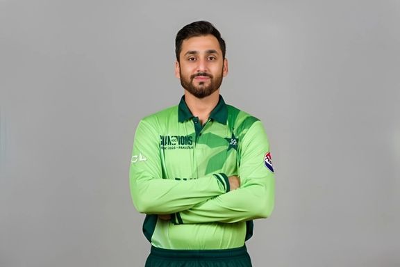 کاپیتان پاکستان از روحیه ورزشی میگوید، اما درباره دستدادن بازیکنان با یکدیگر تردید دارد