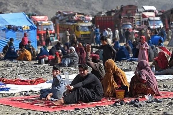 پاکستان و ایران در یک روز ۷۶۹ خانواده مهاجر افغان را اخراج کردند