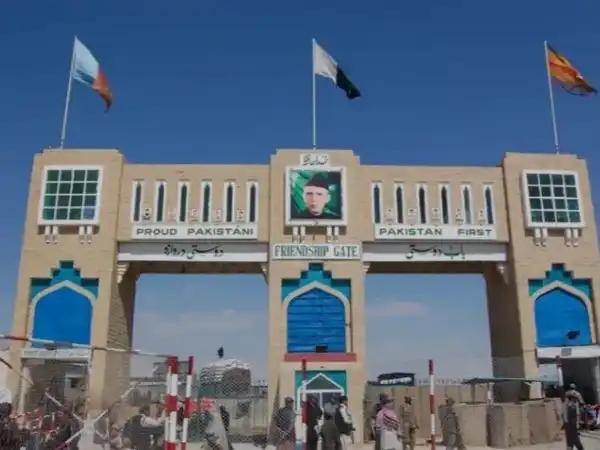 د چمن لار لا هم د بې ویزې مسافرو پر مخ تړلې ده