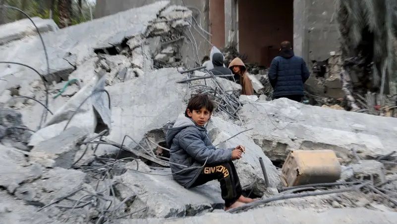 په غزه کې د سراییل په هوايي بریدونو کې لږ تر لږه ۹۱ کسان ووژل شول