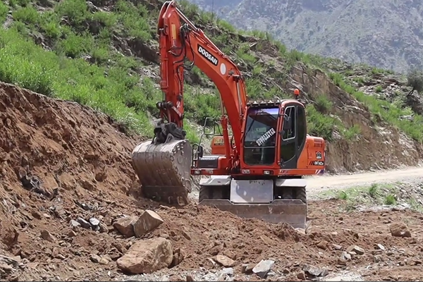 طالبانو د کونړ د غازي اباد او د نورستان د کامدېش ترمنځ د سړک جوړولو پروژه پیل کړې