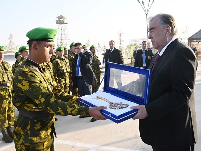 د تاجکستان ولسمشر له افغانستان سره پر پوله ۲۴ نوې پوستې پرانیستې