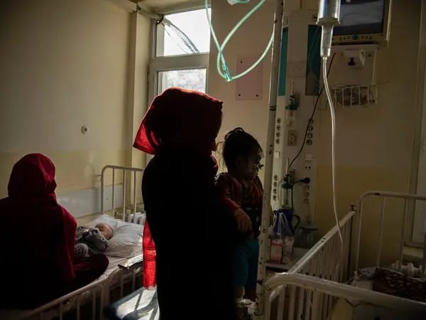 پزشکان بدون مرز: فقدان مراقبت‌های ویژه، نوزادان و اطفال افغان را آسیب‌پذیر کرده است