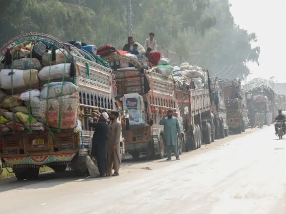 Human Rights Watch Criticises Pakistan’s Deportation Policy & Abuse of Afghan Refugees