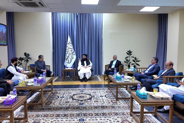 د طالبانو د بهرنیو چارو وزارت وايي، امیر خان متقي د ایران په بلنه دغه هېواد ته روان شو