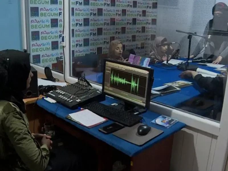 د افغان خبریالانو ملاتړی سازمان وايي، طالبانو تر اوسه پر رسنیو ۱۴ بندیزونه لګولي