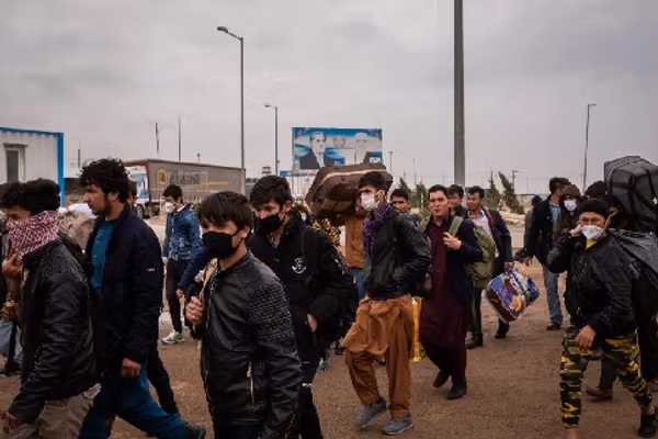 طالبان: د پاکستان له زندانونو ۳۴ افغان کډوال خوشې او هېواد ته ستانه شوي